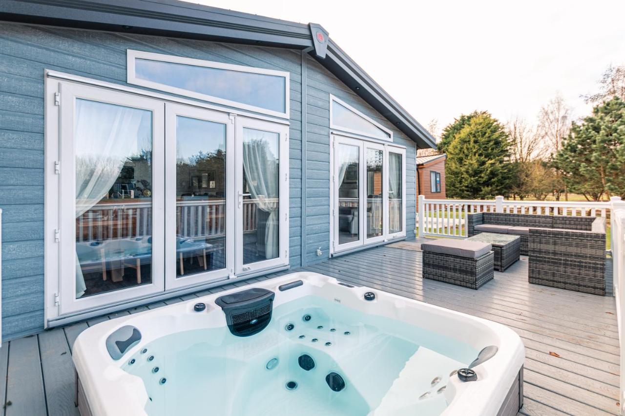 Sutton Lodge With Hot Tub York Buitenkant foto