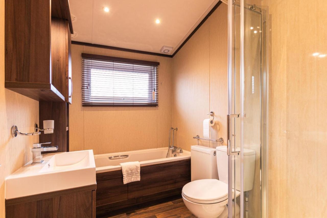 Sutton Lodge With Hot Tub York Buitenkant foto