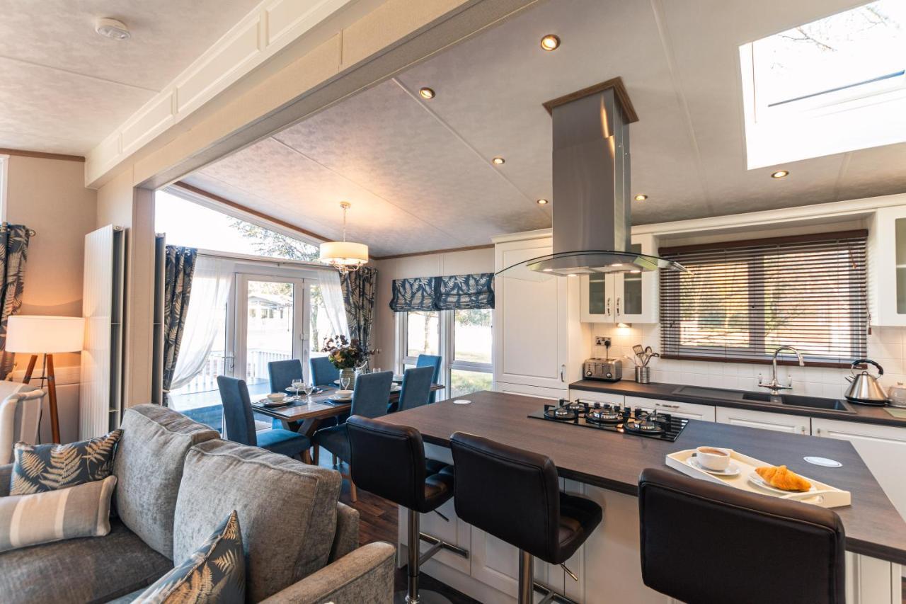 Sutton Lodge With Hot Tub York Buitenkant foto