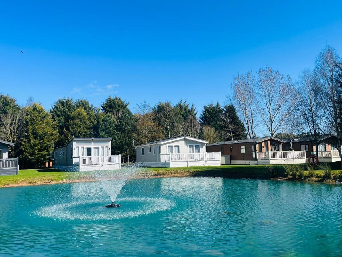 Sutton Lodge With Hot Tub York Buitenkant foto